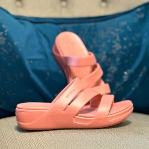 Hi Barbie! Hi Ken! Bubble gum pink platform Crocs. NWOT